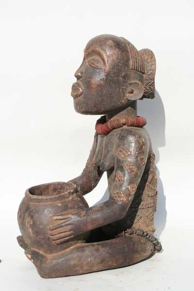 Luba (porteur de coupe), d`afrique : rep.dem.Congo, statuette Luba (porteur de coupe), masque ancien africain Luba (porteur de coupe), art du rep.dem.Congo - Art Africain, collection privées Belgique. Statue africaine de la tribu des Luba (porteur de coupe), provenant du rep.dem.Congo, 1422/1107.Porteuse de coupe du style de l